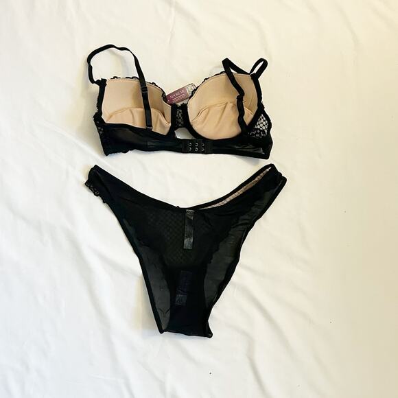 Lace Bra and Panty Set - Picture 3 of 4